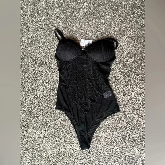 Lace bodysuit - Picture 2 of 7